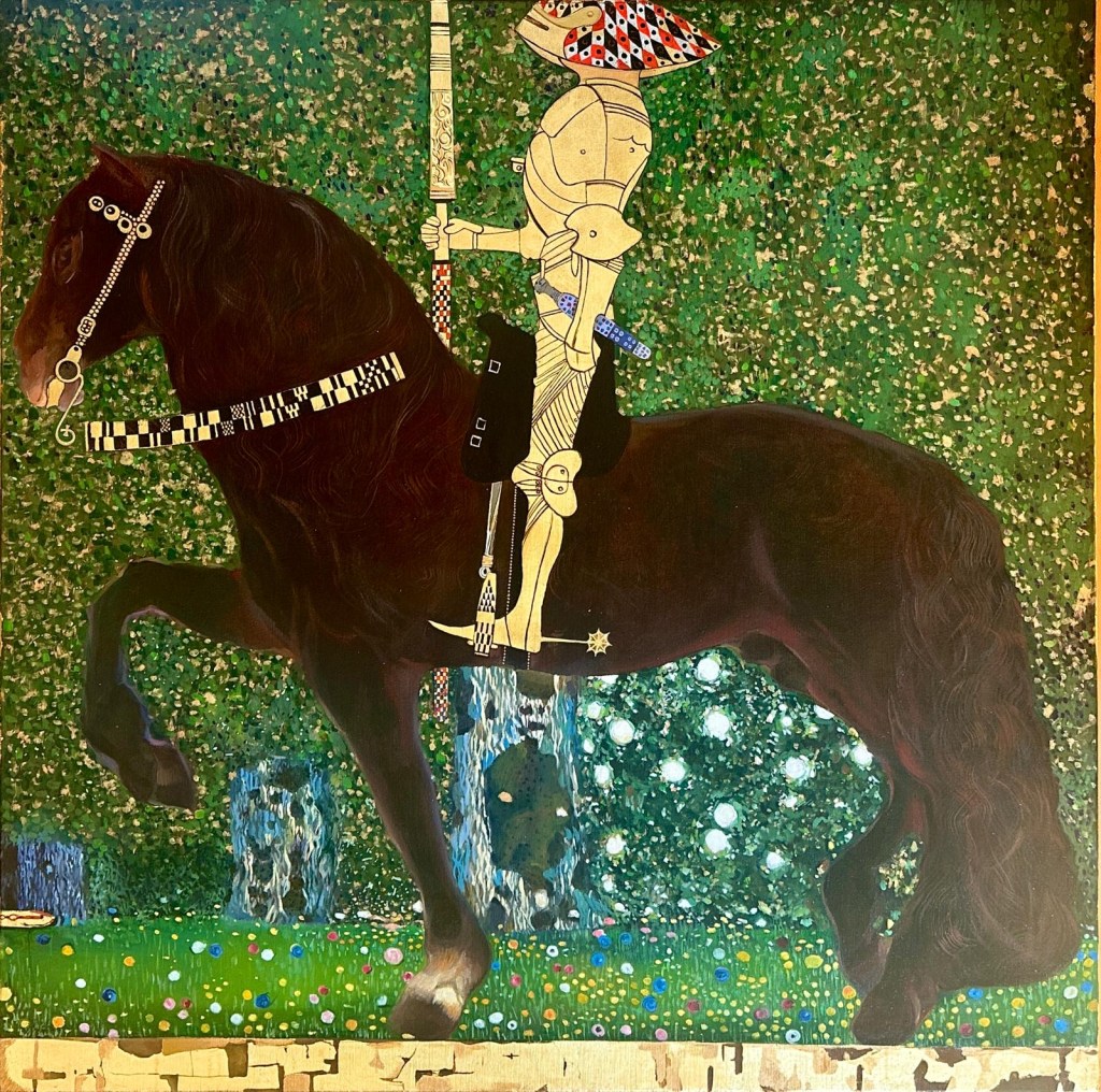 Gemälde nach Gustav Klimts Goldenem Ritter: Ritter in goldener Rüstung auf dunklem Pferd vor grünem, goldgesprenkeltem Hintergrund